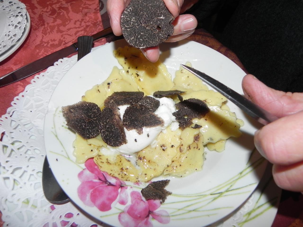 Omelette, pétales de truffe